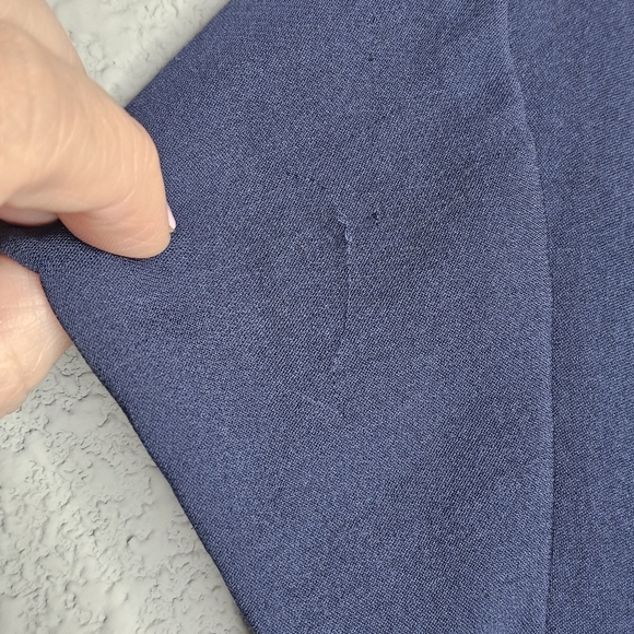 Joie Silk Top Womens Small Navy Blue V Neck Light Airy Flowy Classic Capsule - Picture 9 of 13